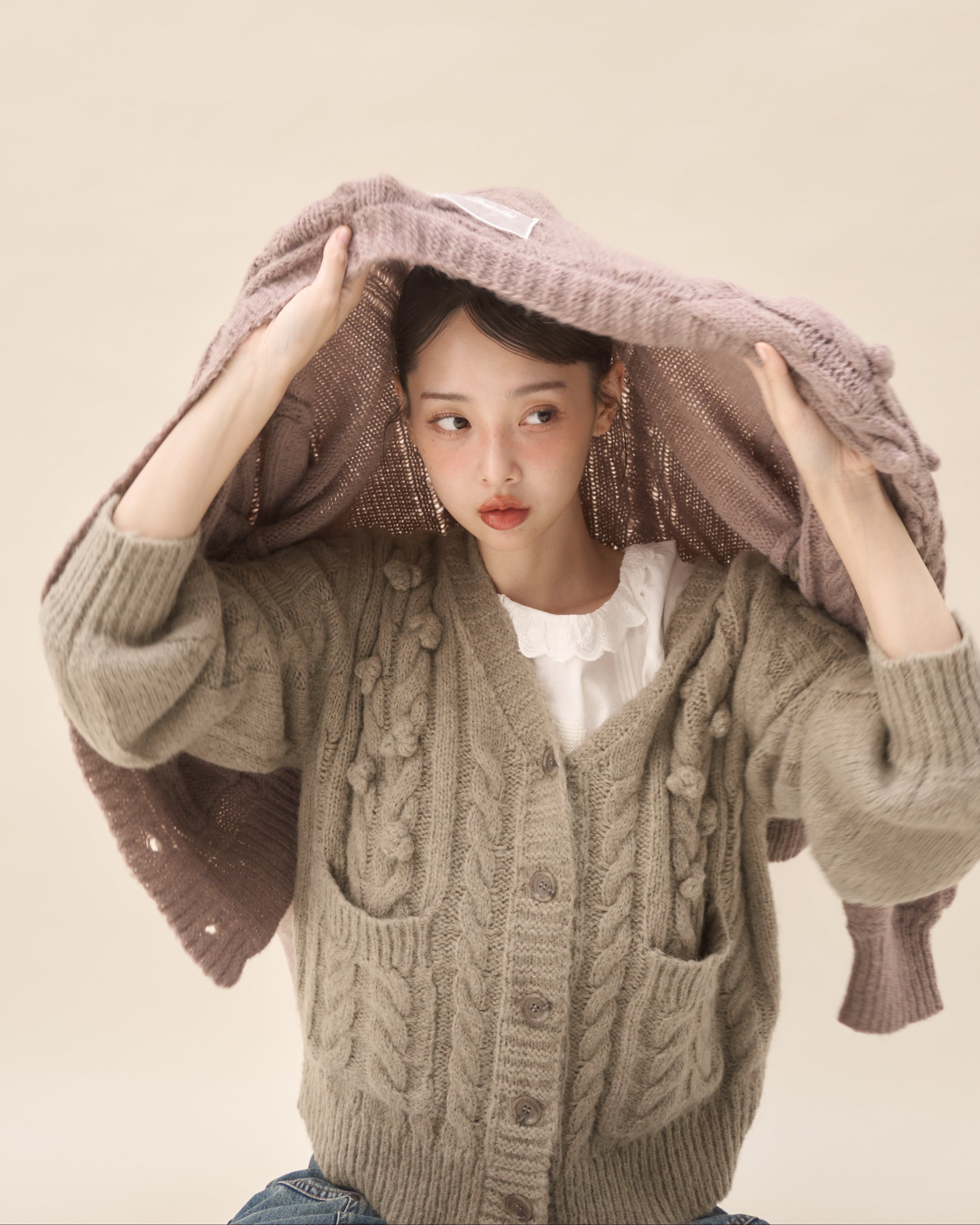 muguet cable over knit アイボリー check collar cable knit