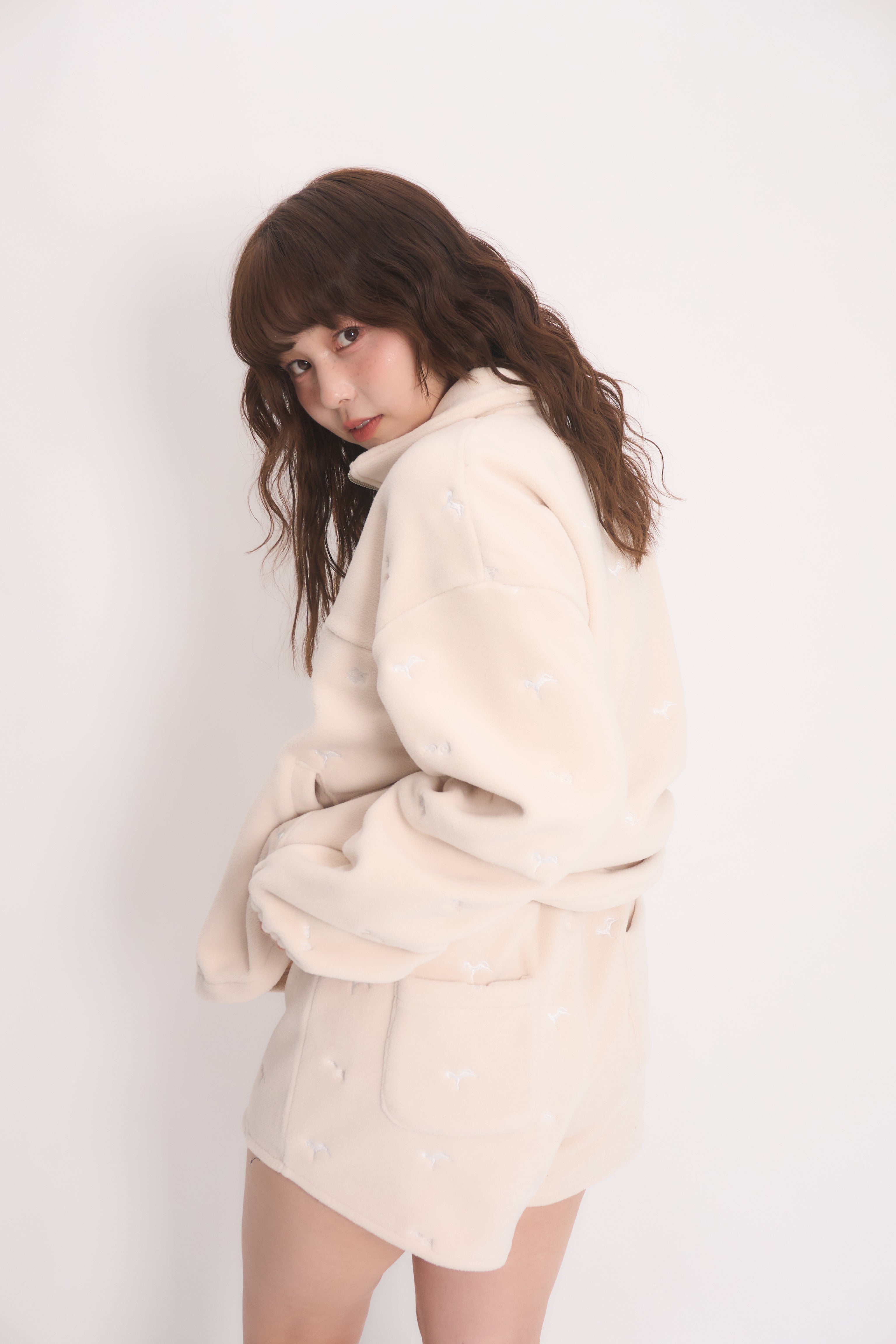 embroidered boa short pants