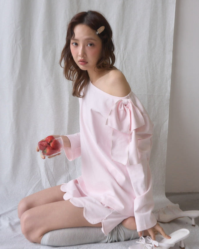 boat neckline ribbon tee